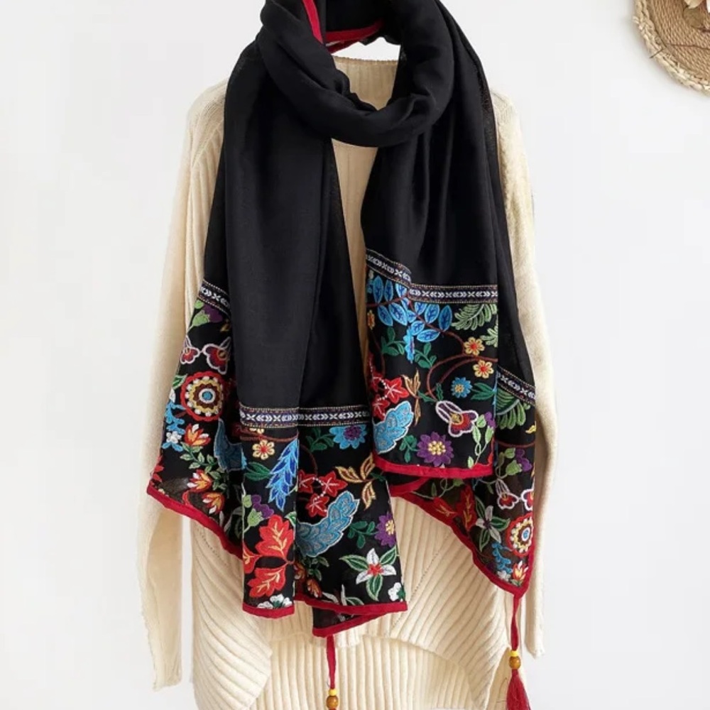 Embroidered scarfs - Picture 10 of 10